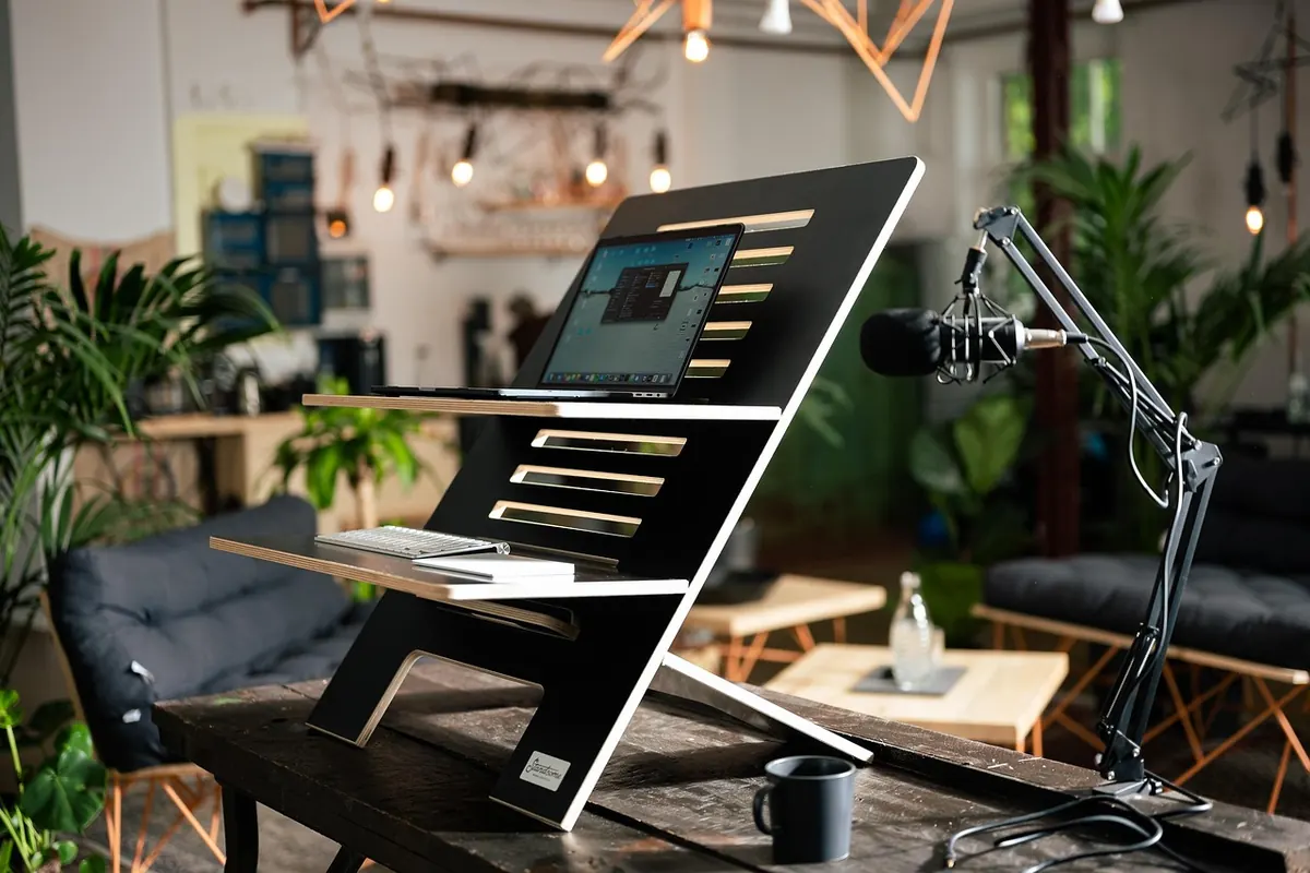 Standing Desks vs Traditional Desks: What to Consider Before Buying